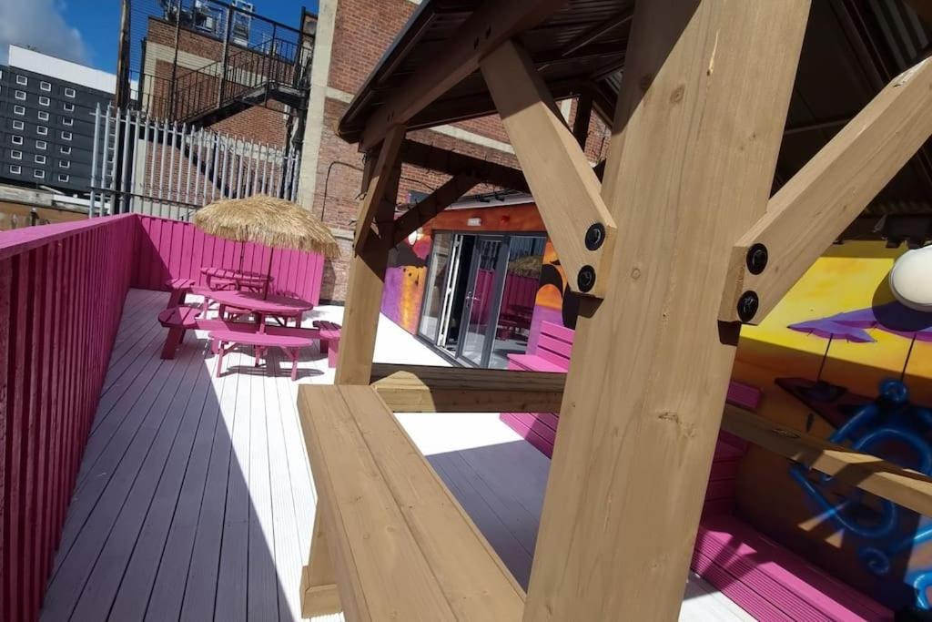 Penthouse Apartment, Sleeps 21 With Terrace Liverpool Exterior photo